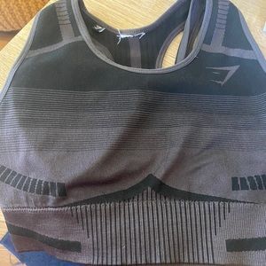 Geo seamless crop top